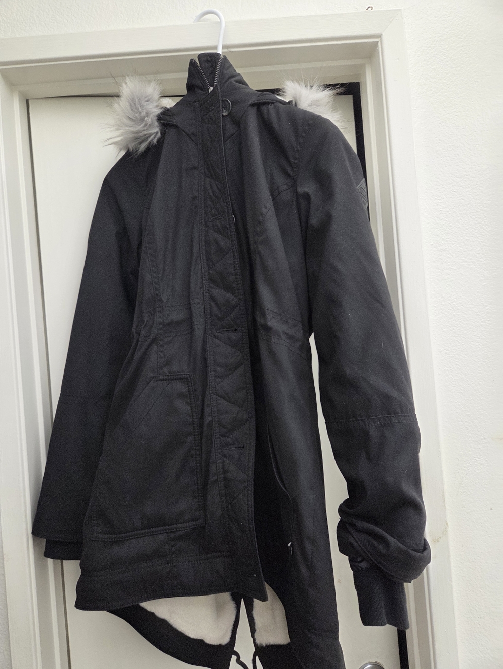 Hollister Black Jacket with Cream Sherpa Hood - Picture 4 of 4